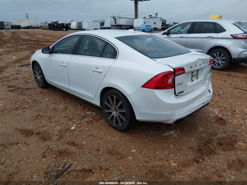 2017 Volvo VIN LYV402HK8HB126155 IAAI salvage auction — REAR END, Salvage (Missouri), sold $2,000 on 2026-07-27 (photo 3)