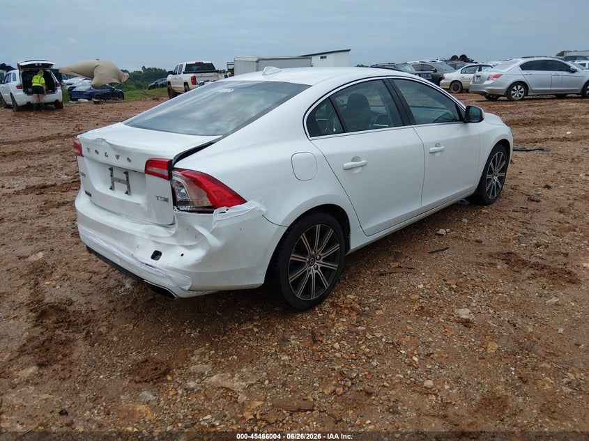 2017 Volvo VIN LYV402HK8HB126155 IAAI salvage auction — REAR END, Salvage (Missouri), sold $2,000 on 2026-07-27 (photo 4)