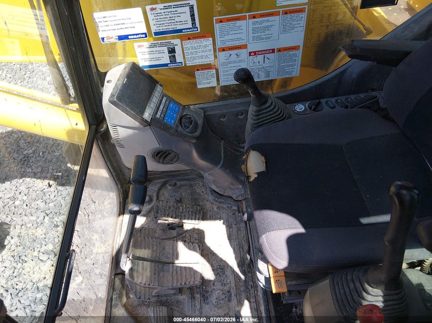2020 Komatsu Pc238us lc-11 excavator VIN KMTPC276VKC006882 IAAI salvage auction — ROLLOVER, Bill Of Sale (West Virginia), sold $27,750 on 2026-07-08 (photo 8)