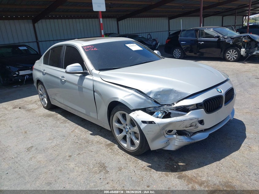 2015 BMW 3er VIN WBA3C3C54FK202752 IAAI salvage auction — RIGHT FRONT, Wait Title, sold $2,550 on 2026-08-19 (photo 1)