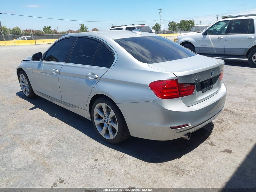 2015 BMW 3er VIN WBA3C3C54FK202752 IAAI salvage auction — RIGHT FRONT, Wait Title, sold $2,550 on 2026-08-19 (photo 3)