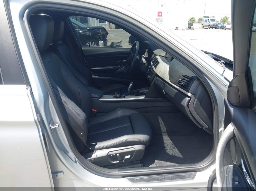 2015 BMW 3er VIN WBA3C3C54FK202752 IAAI salvage auction — RIGHT FRONT, Wait Title, sold $2,550 on 2026-08-19 (photo 5)