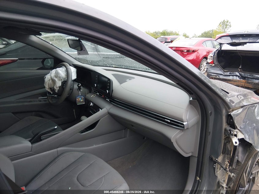2025 Hyundai Elantra VIN KMHLM4DG9SU022635 IAAI salvage auction — SIDE, Salvage Title, sold $4,250 on 2026-07-31 (photo 5)