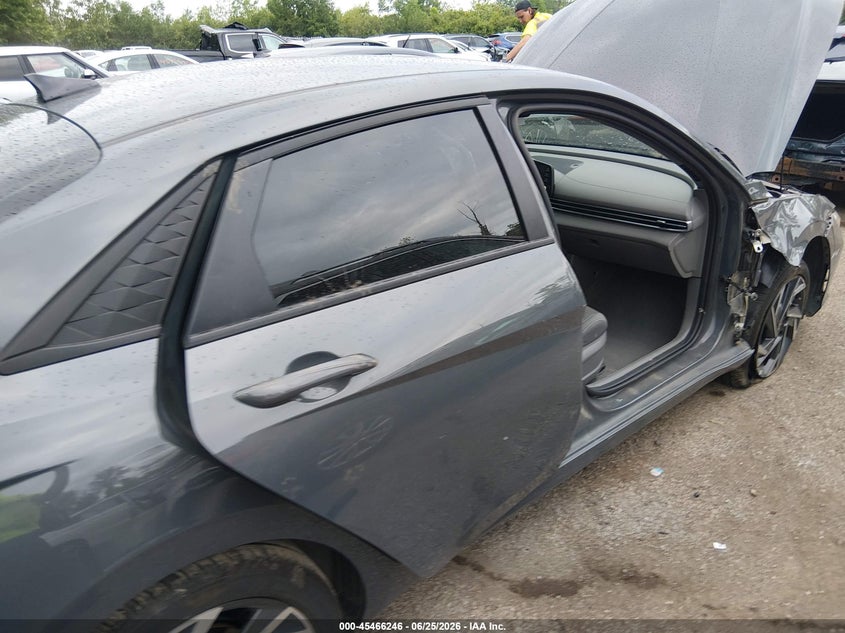 2025 Hyundai Elantra VIN KMHLM4DG9SU022635 IAAI salvage auction — SIDE, Salvage Title, sold $4,250 on 2026-07-31 (photo 6)