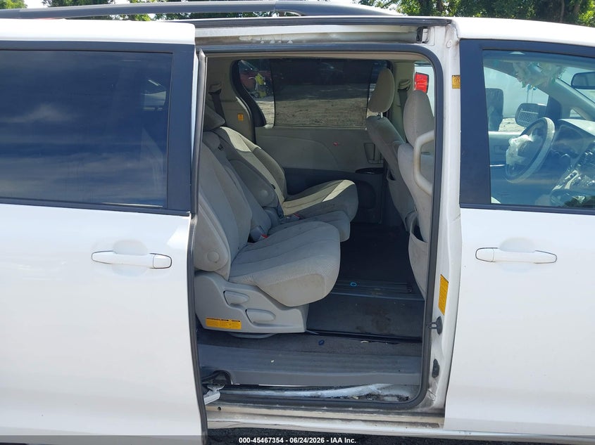 2011 Toyota Sienna VIN 5TDKK3DC5BS073180 IAAI salvage auction — FRONT END, Salvage (Georgia), sold $25 on 2026-07-31 (photo 8)