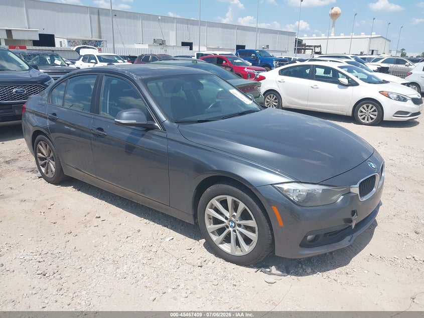 2017 BMW 3er VIN WBA8A9C53HK620382 IAAI salvage auction — WATER/FLOOD, Salvage Title, sold $775 on 2026-08-20 (photo 1)