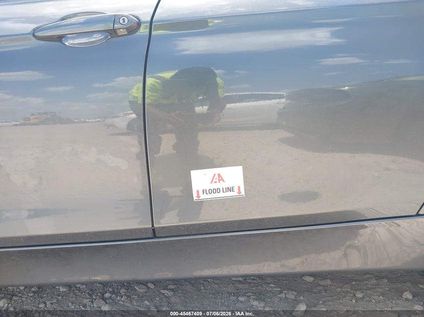 2017 BMW 3er VIN WBA8A9C53HK620382 IAAI salvage auction — WATER/FLOOD, Salvage Title, sold $775 on 2026-08-20 (photo 6)