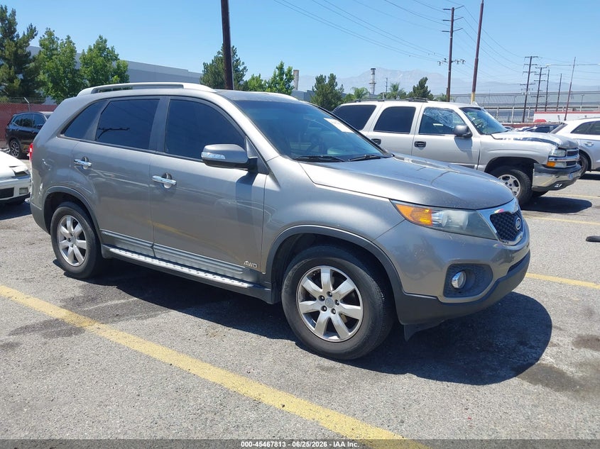 2013 Kia Sorento VIN 5XYKTDA25DG332569 IAAI salvage auction — SIDE, Salvage (California), sold $1,425 on 2026-07-07 (photo 1)