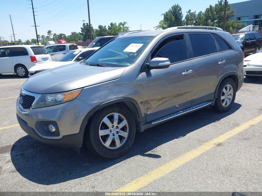 2013 Kia Sorento VIN 5XYKTDA25DG332569 IAAI salvage auction — SIDE, Salvage (California), sold $1,425 on 2026-07-07 (photo 2)
