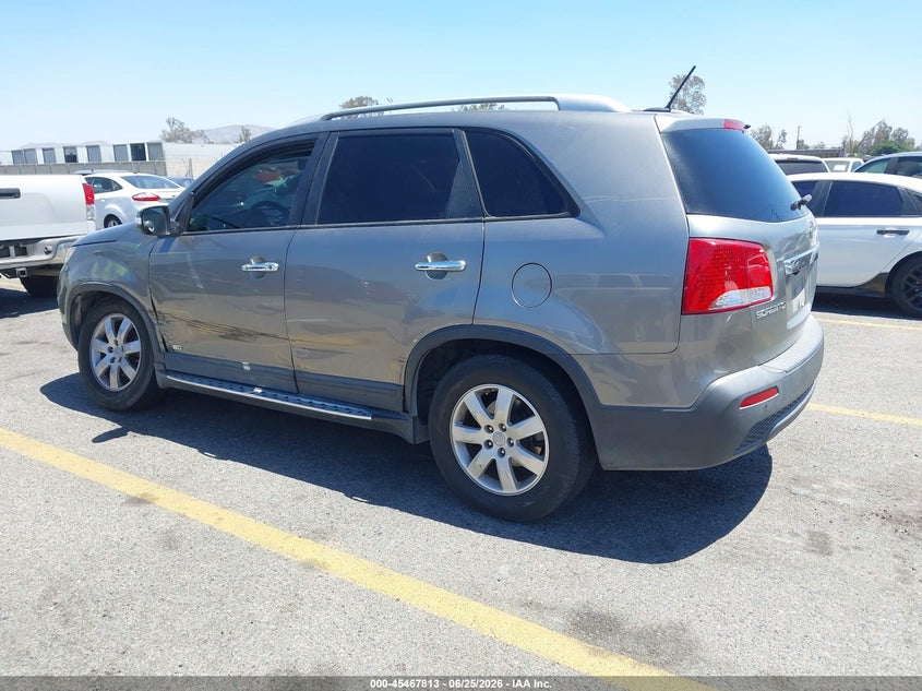 2013 Kia Sorento VIN 5XYKTDA25DG332569 IAAI salvage auction — SIDE, Salvage (California), sold $1,425 on 2026-07-07 (photo 3)