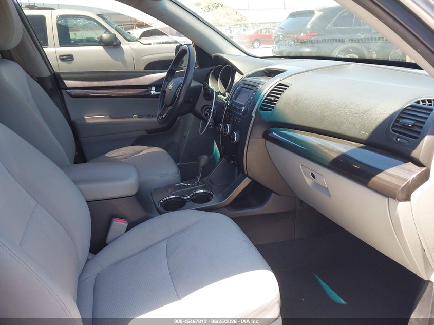 2013 Kia Sorento VIN 5XYKTDA25DG332569 IAAI salvage auction — SIDE, Salvage (California), sold $1,425 on 2026-07-07 (photo 5)