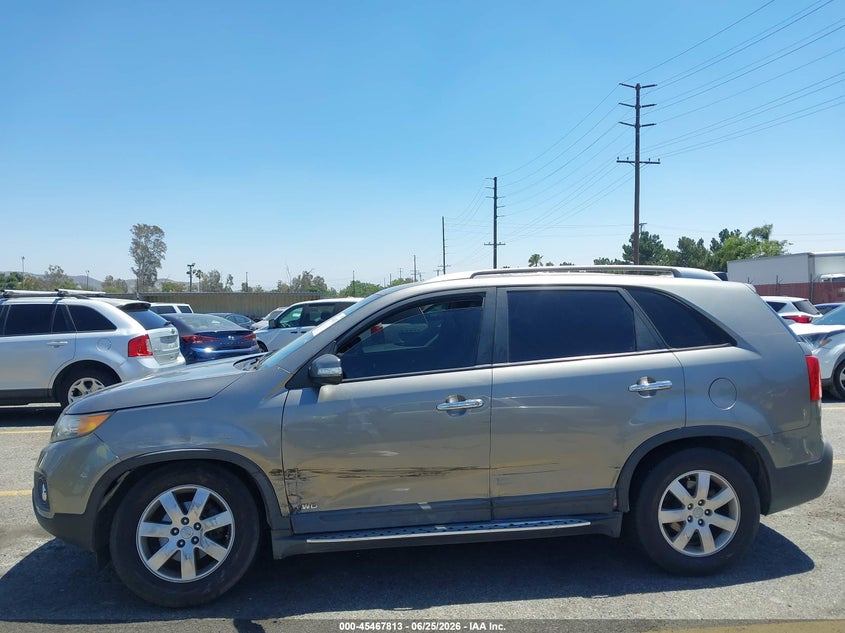 2013 Kia Sorento VIN 5XYKTDA25DG332569 IAAI salvage auction — SIDE, Salvage (California), sold $1,425 on 2026-07-07 (photo 6)