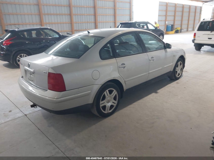 2000 Volkswagen Passat VIN WVWPD23B9YP292648 IAAI salvage auction — NORMAL WEAR, Clear (Pennsylvania), sold $225 on 2026-07-08 (photo 4)