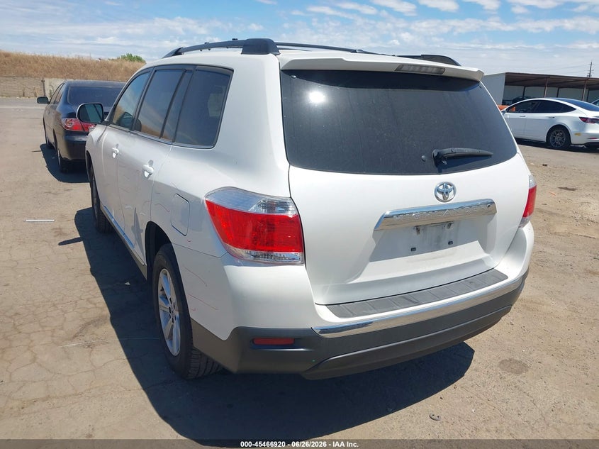2011 Toyota Highlander VIN 5TDZK3EH2BS039948 IAAI salvage auction — RIGHT SIDE, Salvage (California), sold $2,050 on 2026-07-15 (photo 3)