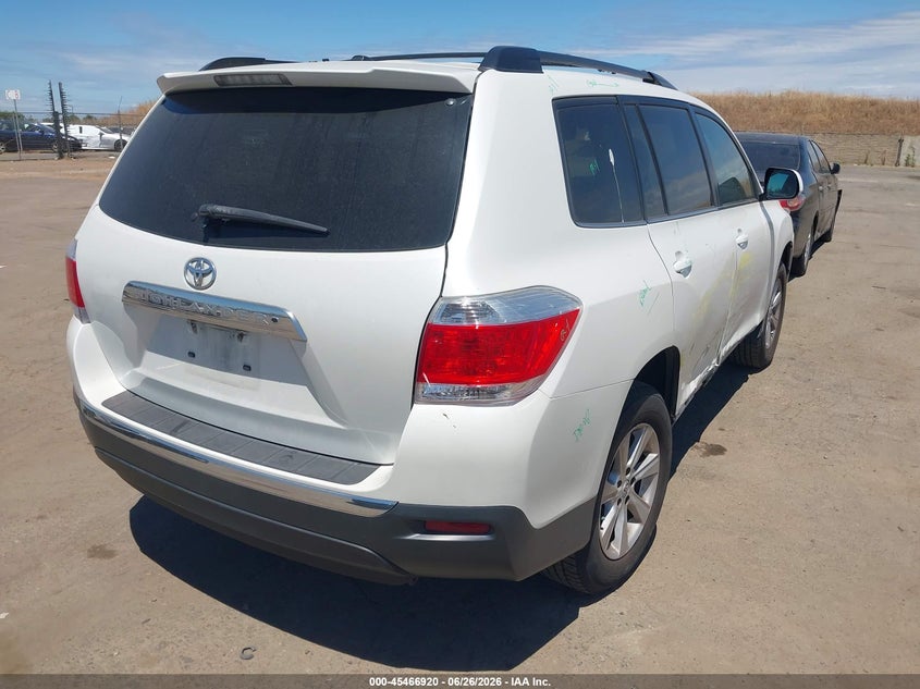 2011 Toyota Highlander VIN 5TDZK3EH2BS039948 IAAI salvage auction — RIGHT SIDE, Salvage (California), sold $2,050 on 2026-07-15 (photo 4)
