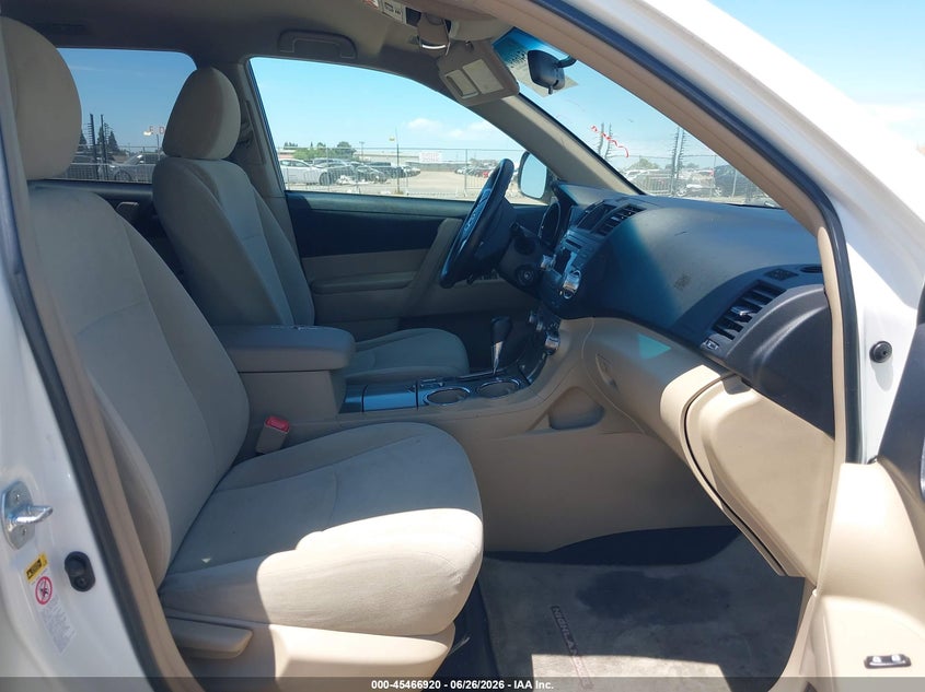 2011 Toyota Highlander VIN 5TDZK3EH2BS039948 IAAI salvage auction — RIGHT SIDE, Salvage (California), sold $2,050 on 2026-07-15 (photo 5)