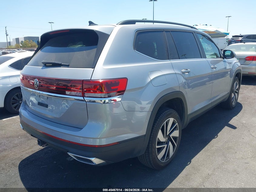 2024 Volkswagen Atlas VIN 1V2WR2CA3RC557866 IAAI salvage auction — SIDE, Salvage Title, sold $8,050 on 2026-07-31 (photo 4)