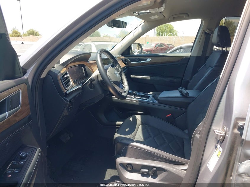 2024 Volkswagen Atlas VIN 1V2WR2CA3RC557866 IAAI salvage auction — SIDE, Salvage Title, sold $8,050 on 2026-07-31 (photo 5)
