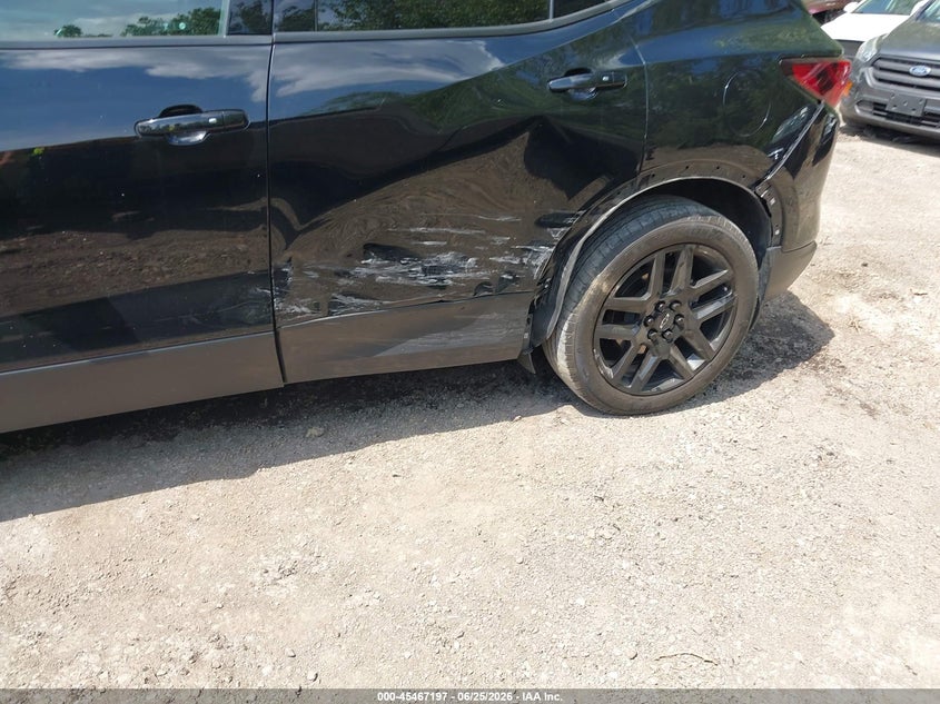 2024 Chevrolet Blazer VIN 3GNKBDRS9RS163919 IAAI salvage auction — RIGHT SIDE, Salvage Title, sold $9,800 on 2026-08-18 (photo 6)
