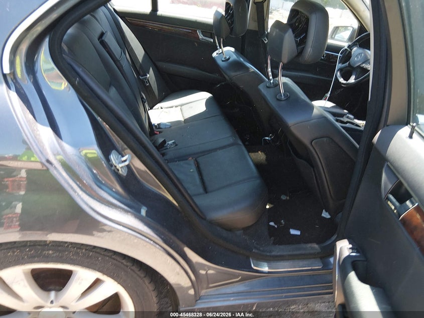 2010 Mercedes-benz C-klasse VIN WDDGF8BB5AR091425 IAAI salvage auction — NORMAL WEAR, Clear (Virginia), sold $500 on 2026-07-23 (photo 8)
