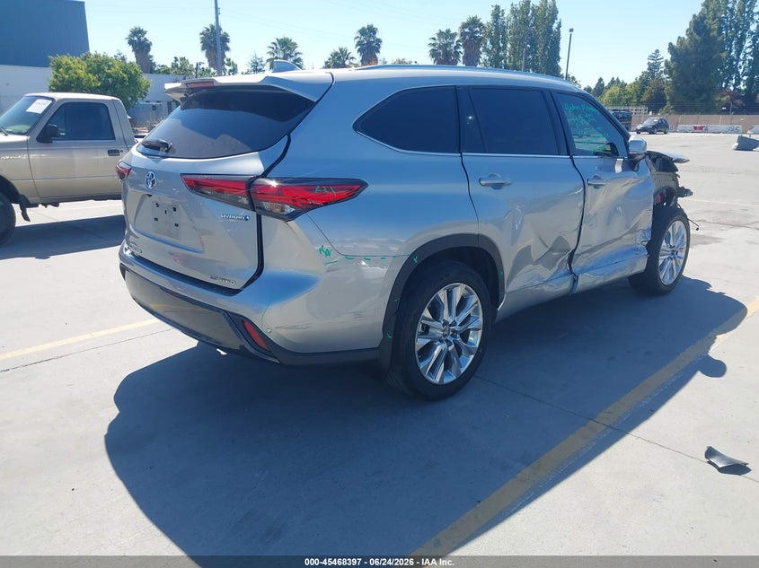 2023 Toyota Highlander VIN 5TDXBRCH5PS586135 IAAI salvage auction — SIDE, Salvage Title, sold $19,700 on 2026-07-13 (photo 4)