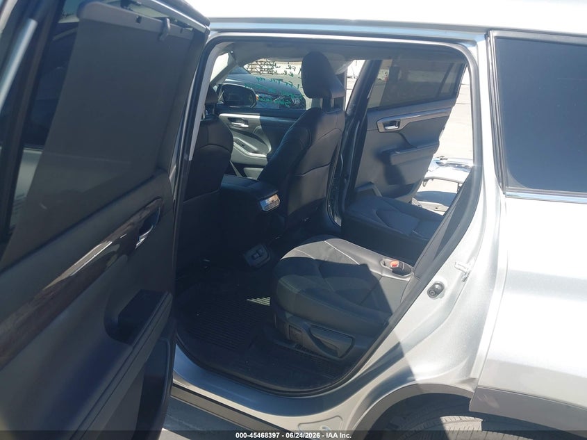 2023 Toyota Highlander VIN 5TDXBRCH5PS586135 IAAI salvage auction — SIDE, Salvage Title, sold $19,700 on 2026-07-13 (photo 8)