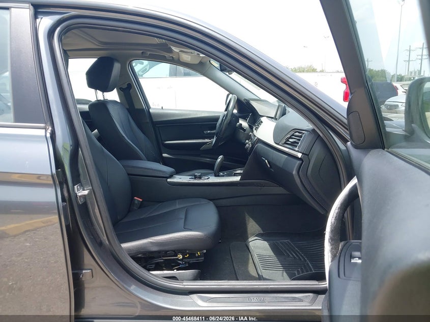 2017 BMW VIN WBA8E1G53HNU14073 IAAI salvage auction — WATER/FLOOD, Salvage (Texas), sold $2,050 on 2026-07-30 (photo 5)