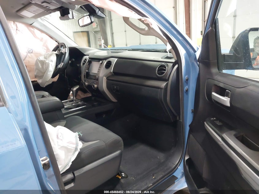 2020 Toyota Tundra VIN 5TFDY5F15LX876646 IAAI salvage auction — RIGHT FRONT, Salvage Title, sold $14,600 on 2026-07-30 (photo 5)