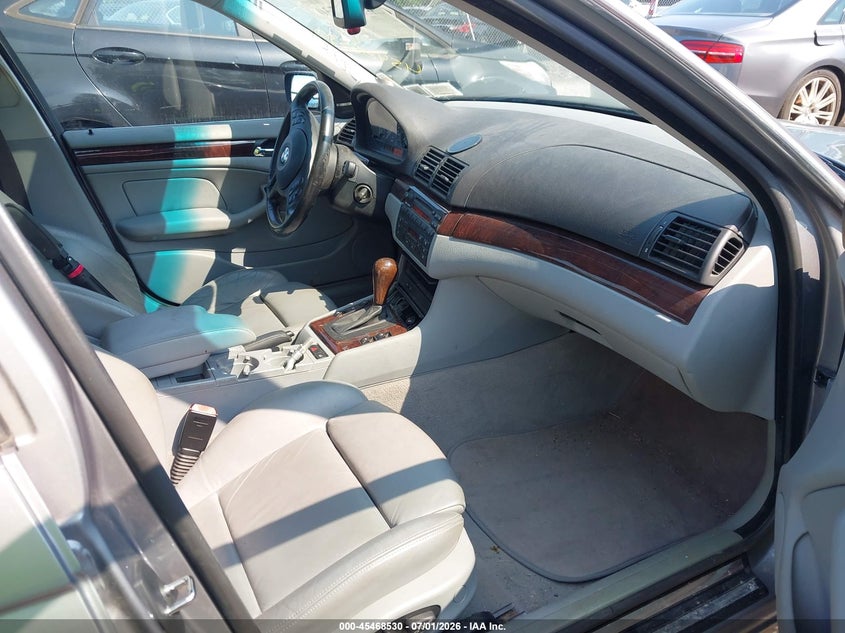 2004 BMW 3 series VIN WBAEN33494PC13520 IAAI salvage auction — NORMAL WEAR, Clear (New York), sold $725 on 2026-07-21 (photo 5)
