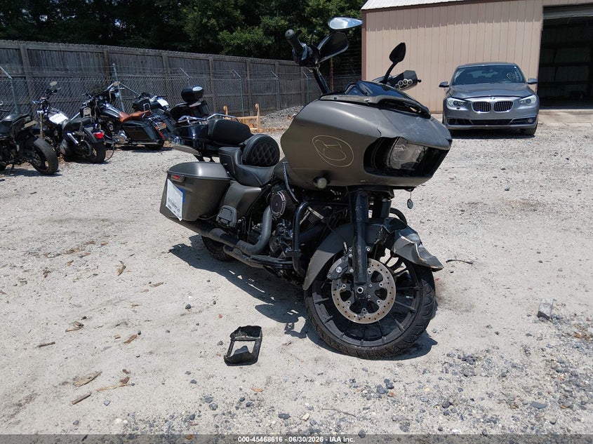 2019 Harley-davidson Road glide VIN 1HD1KTP18KB611785 IAAI salvage auction — FRONT END, Salvage Title, sold $4,000 on 2026-09-12 (photo 1)