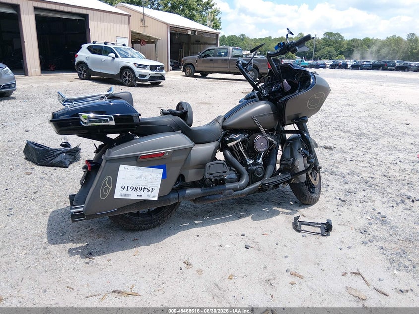 2019 Harley-davidson Road glide VIN 1HD1KTP18KB611785 IAAI salvage auction — FRONT END, Salvage Title, sold $4,000 on 2026-09-12 (photo 4)