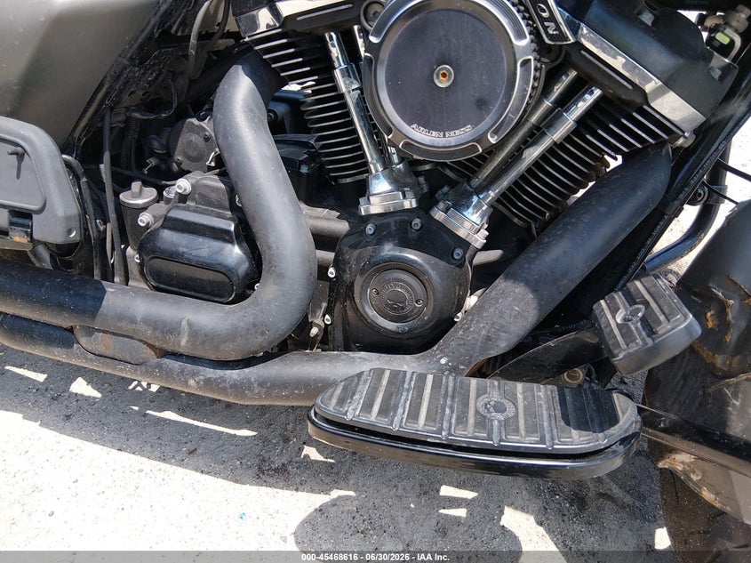 2019 Harley-davidson Road glide VIN 1HD1KTP18KB611785 IAAI salvage auction — FRONT END, Salvage Title, sold $4,000 on 2026-09-12 (photo 8)