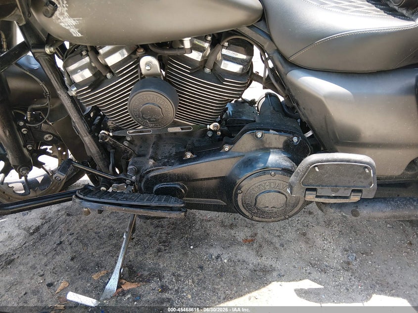 2019 Harley-davidson Road glide VIN 1HD1KTP18KB611785 IAAI salvage auction — FRONT END, Salvage Title, sold $4,000 on 2026-09-12 (photo 9)