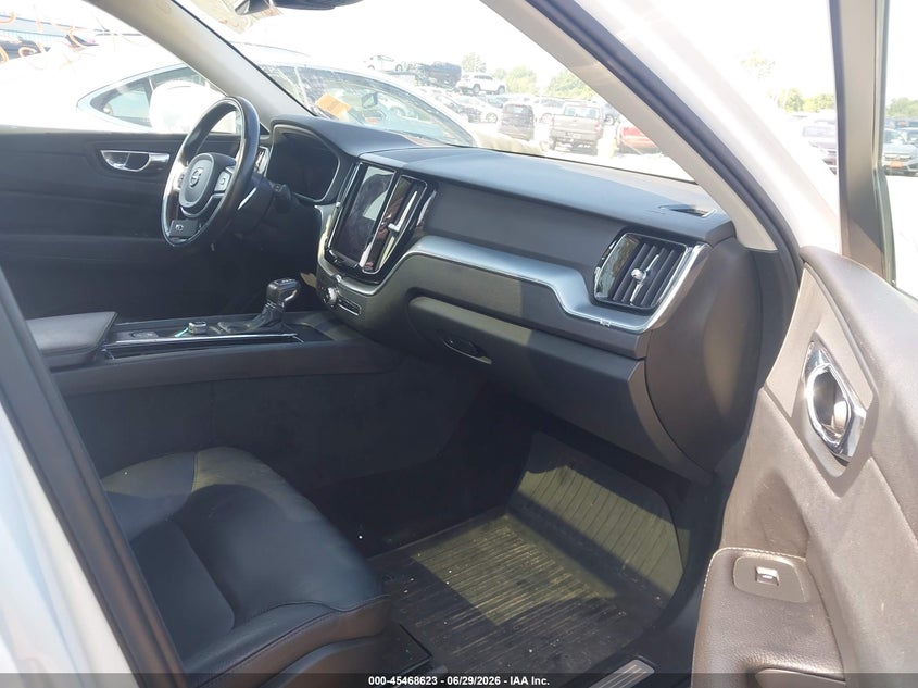 2018 Volvo Xc60 VIN YV4102RKXJ1035562 IAAI salvage auction — SIDE, Salvage (Ohio), sold $5,250 on 2026-07-28 (photo 5)