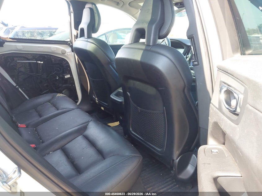 2018 Volvo Xc60 VIN YV4102RKXJ1035562 IAAI salvage auction — SIDE, Salvage (Ohio), sold $5,250 on 2026-07-28 (photo 8)