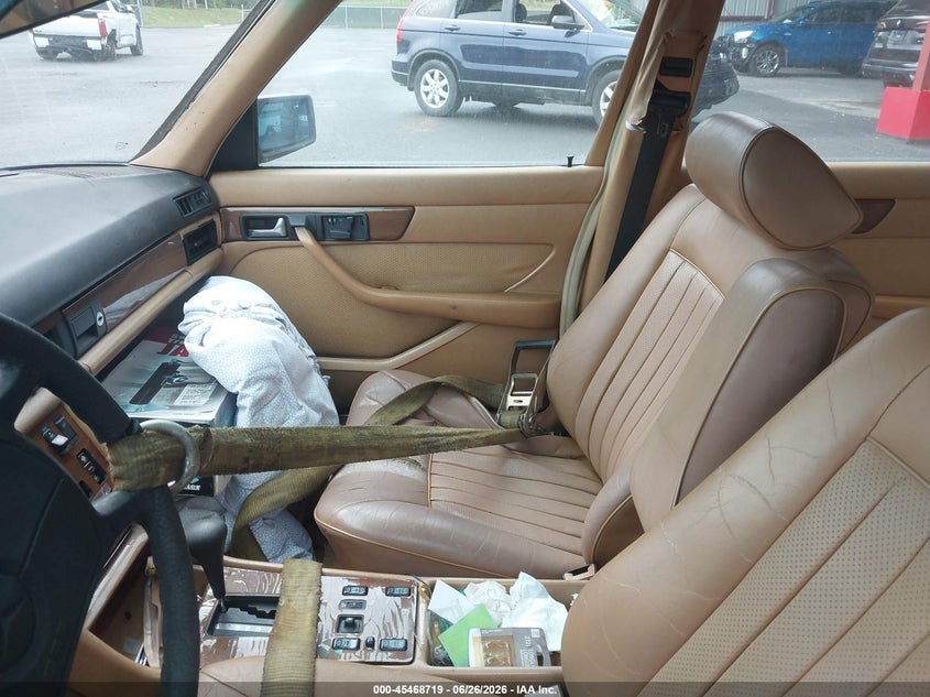 1986 Mercedes-benz 300 VIN WDBCB25D2GA245321 IAAI salvage auction — BIOHAZARD/CHEMICAL, Clear (New York), sold $400 on 2026-07-09 (photo 5)