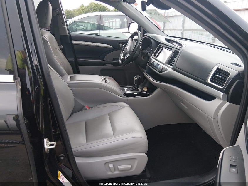 2019 Toyota Highlander VIN 5TDKZRFH2KS570856 IAAI salvage auction — RIGHT FRONT, Wait Title, sold $7,200 on 2026-08-08 (photo 5)
