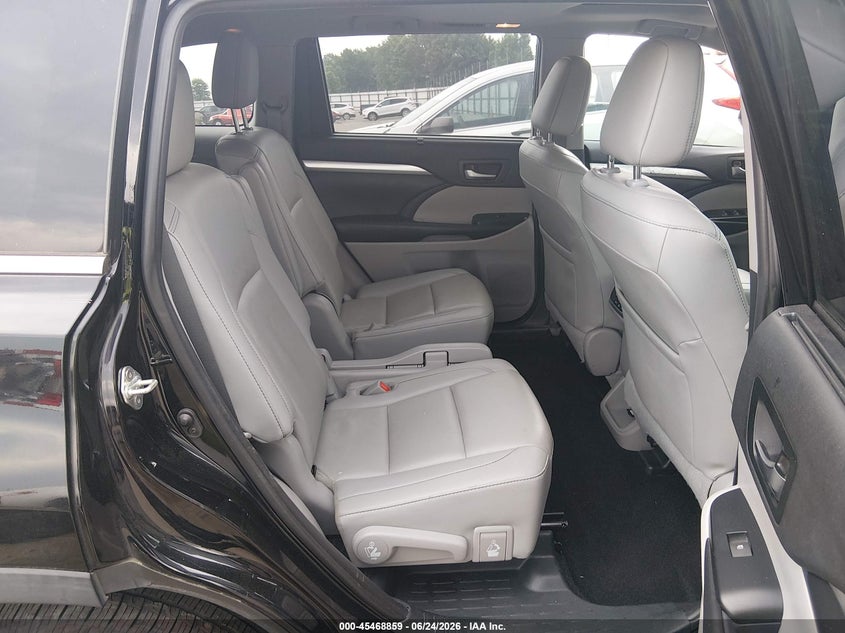 2019 Toyota Highlander VIN 5TDKZRFH2KS570856 IAAI salvage auction — RIGHT FRONT, Wait Title, sold $7,200 on 2026-08-08 (photo 8)