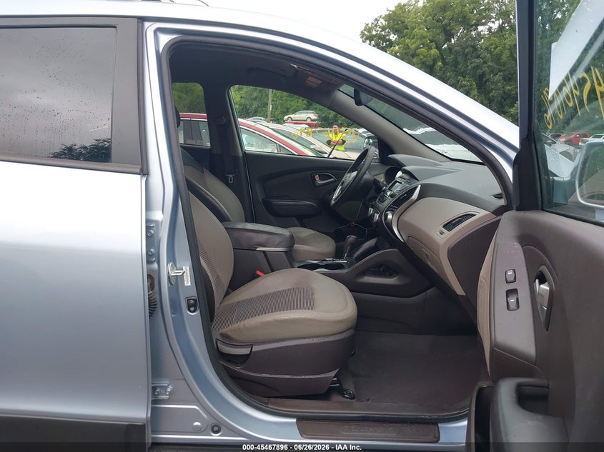 2012 Hyundai Tucson VIN KM8JU3AC6CU337087 IAAI salvage auction — FRONT END, Salvage (Missouri), sold $2,400 on 2026-07-22 (photo 5)