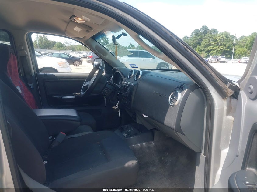 2006 Mitsubishi Raider VIN 1Z7HT38KX6S586998 IAAI salvage auction — RIGHT SIDE, Salvage (Texas), sold $1,000 on 2026-09-06 (photo 5)