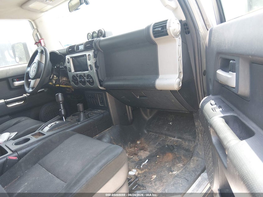 2009 Toyota Fj cruiser VIN JTEBU11F69K057371 IAAI salvage auction — NORMAL WEAR, Original (Texas), sold $7,775 on 2026-07-13 (photo 5)