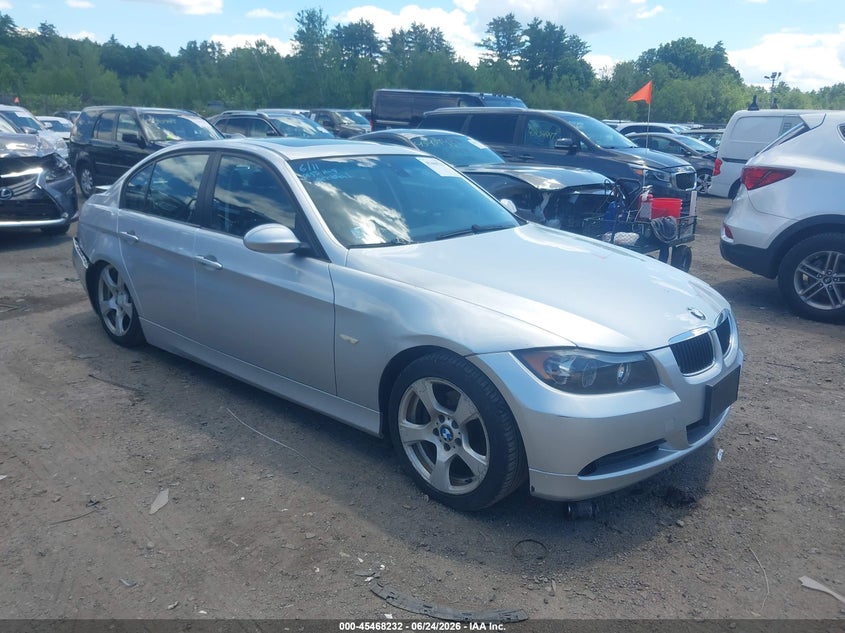 2007 BMW 3 series VIN WBAVA37597NL16822 IAAI salvage auction — RIGHT REAR, Reconstructed (Massachusetts), sold $425 on 2026-07-17 (photo 1)