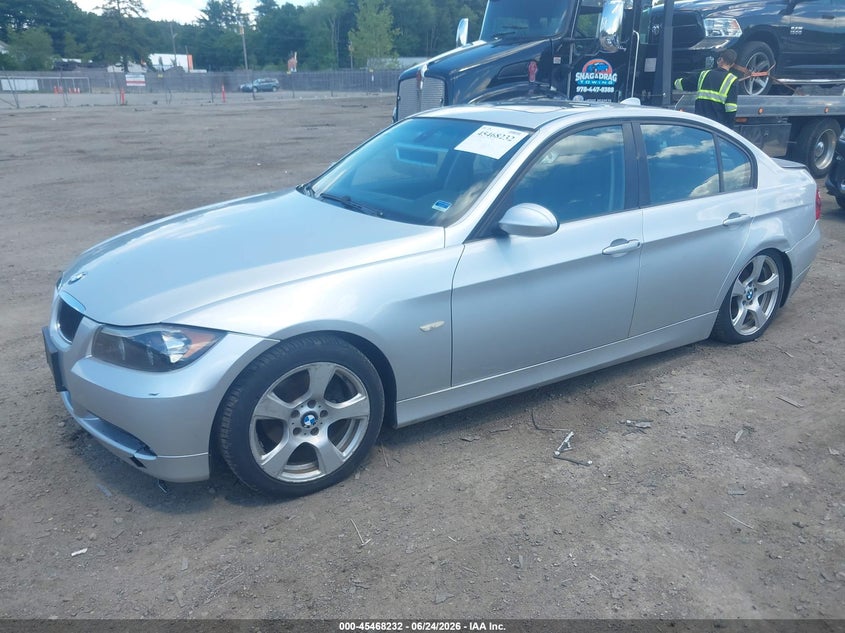 2007 BMW 3 series VIN WBAVA37597NL16822 IAAI salvage auction — RIGHT REAR, Reconstructed (Massachusetts), sold $425 on 2026-07-17 (photo 2)