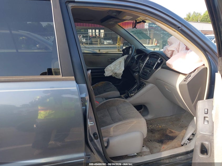 2002 Toyota Highlander VIN JTEGF21A220066225 IAAI salvage auction — SIDE, Salvage (North Carolina), sold $225 on 2026-07-30 (photo 5)