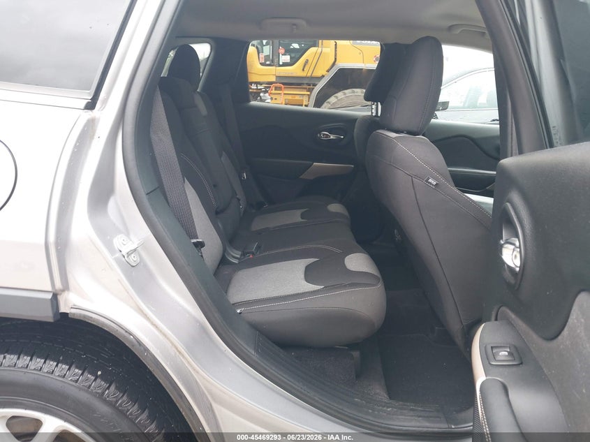2018 Jeep Cherokee VIN 1C4PJMCB7JD580986 IAAI salvage auction — ALL OVER, Sf97 (New Hampshire), sold $7,700 on 2026-08-31 (photo 8)