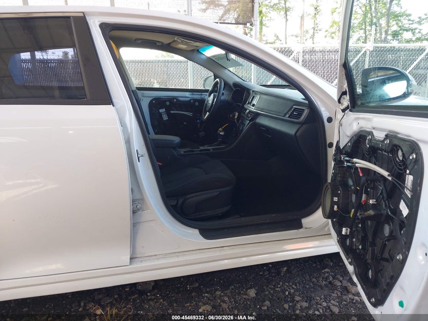 2017 Kia Optima VIN 5XXGT4L36HG160784 IAAI salvage auction — THEFT, Salvage Title, sold $25 on 2026-07-30 (photo 5)
