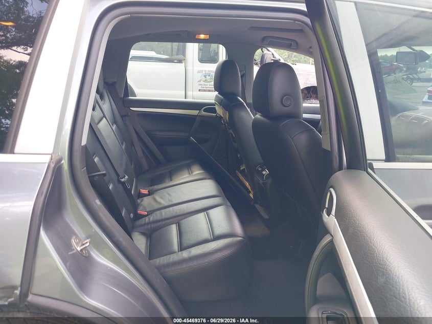 2006 Porsche Cayenne VIN WP1AA29P06LA24351 IAAI salvage auction — RIGHT SIDE, Salvage (Delaware), sold $1,700 on 2026-07-29 (photo 8)
