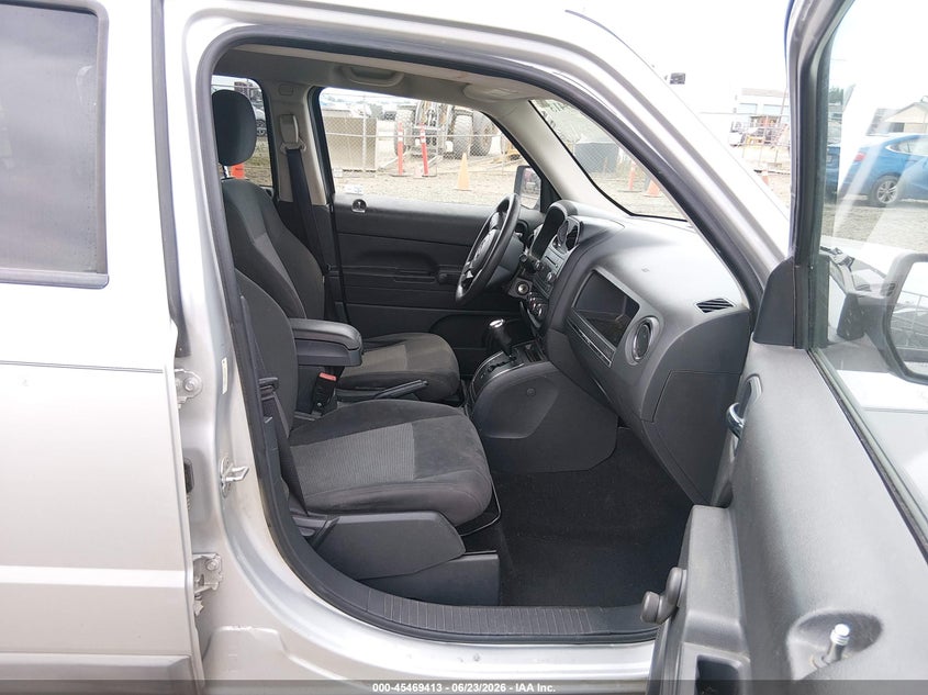 2011 Jeep Patriot VIN 1J4NT1GA3BD129485 IAAI salvage auction — NORMAL WEAR, Peddle Clear Public-Restricted (Oregon), sold $200 on 2026-07-28 (photo 5)