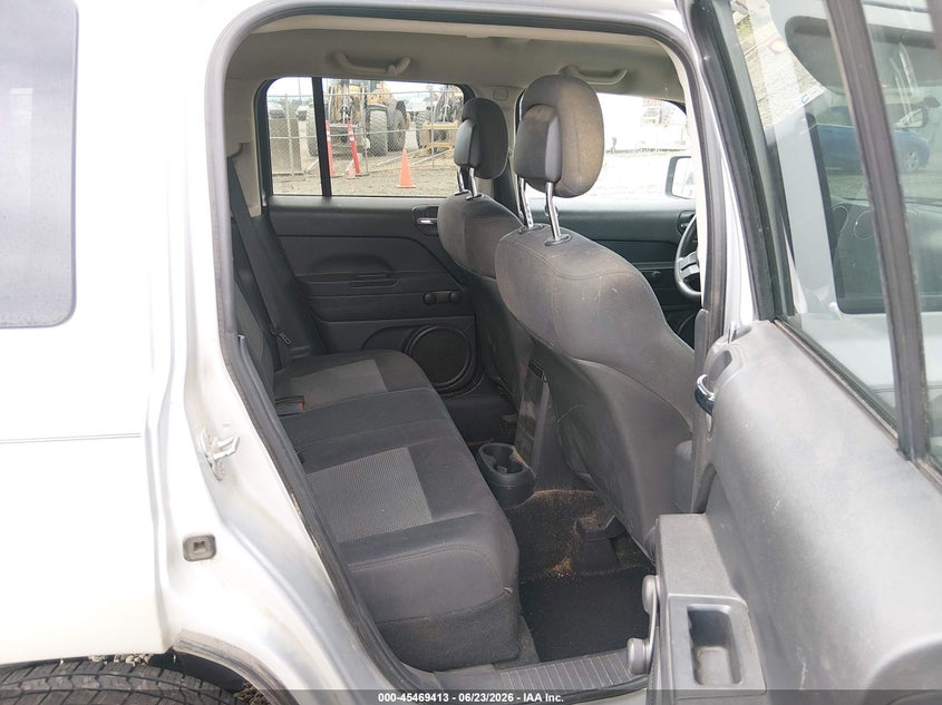 2011 Jeep Patriot VIN 1J4NT1GA3BD129485 IAAI salvage auction — NORMAL WEAR, Peddle Clear Public-Restricted (Oregon), sold $200 on 2026-07-28 (photo 8)