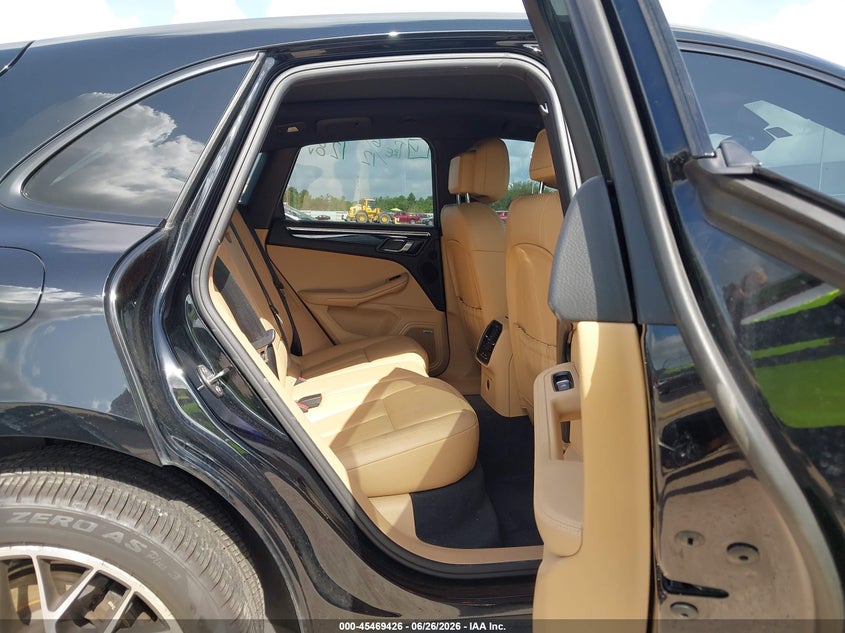 2018 Porsche Macan VIN WP1AA2A56JLB12016 IAAI salvage auction — FRONT END, Wait Title, sold $4,250 on 2026-09-03 (photo 8)